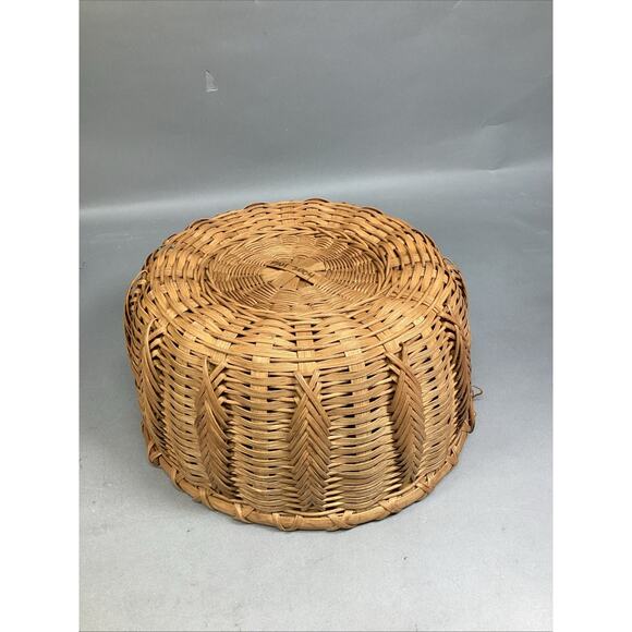 Vintage Oval Woven Basket With Handle - 13x11.5x7” - Picture 11 of 13